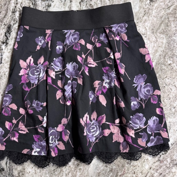 Elle Dresses & Skirts - ELLE black floral print skirt size‎ small